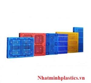 Pallet nhựa có rất nhiều kích thước, kiểu dáng và màu sắc khác nhau